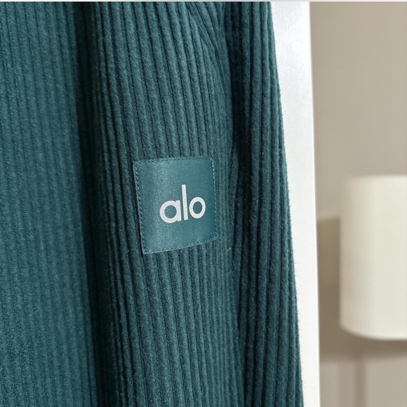 ALO Yoga Muse Sweatpant Joggers size Medium - Picture 3 of 6